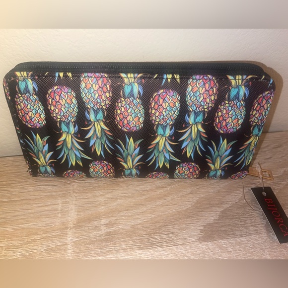 NWT Black multicolored pineapple wallet🍍 - Picture 2 of 3